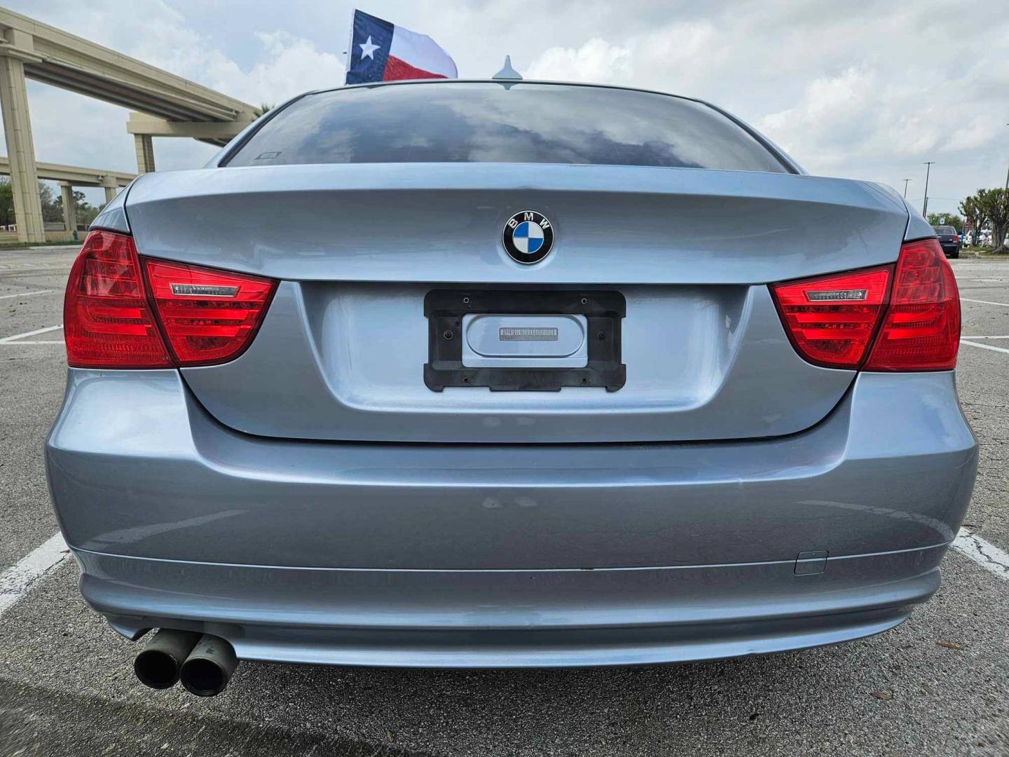 2010 Blue BMW 3-Series 328i (WBAPH7C55AA) with an 3.0L L6 DOHC 24V engine, located at 5005 Telephone Rd., Houston, TX, 77087, (713) 641-0980, 29.690666, -95.298683 - Photo#4